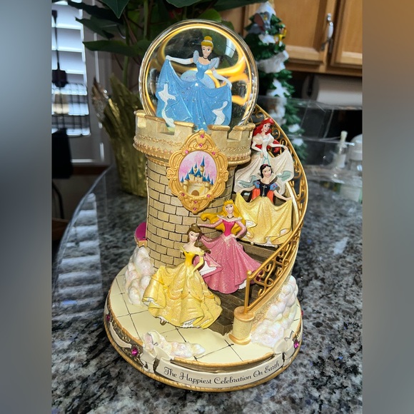 Disney Princesses Staircase Happiest Celebration on Earth Musical SnowGlobe EUC!